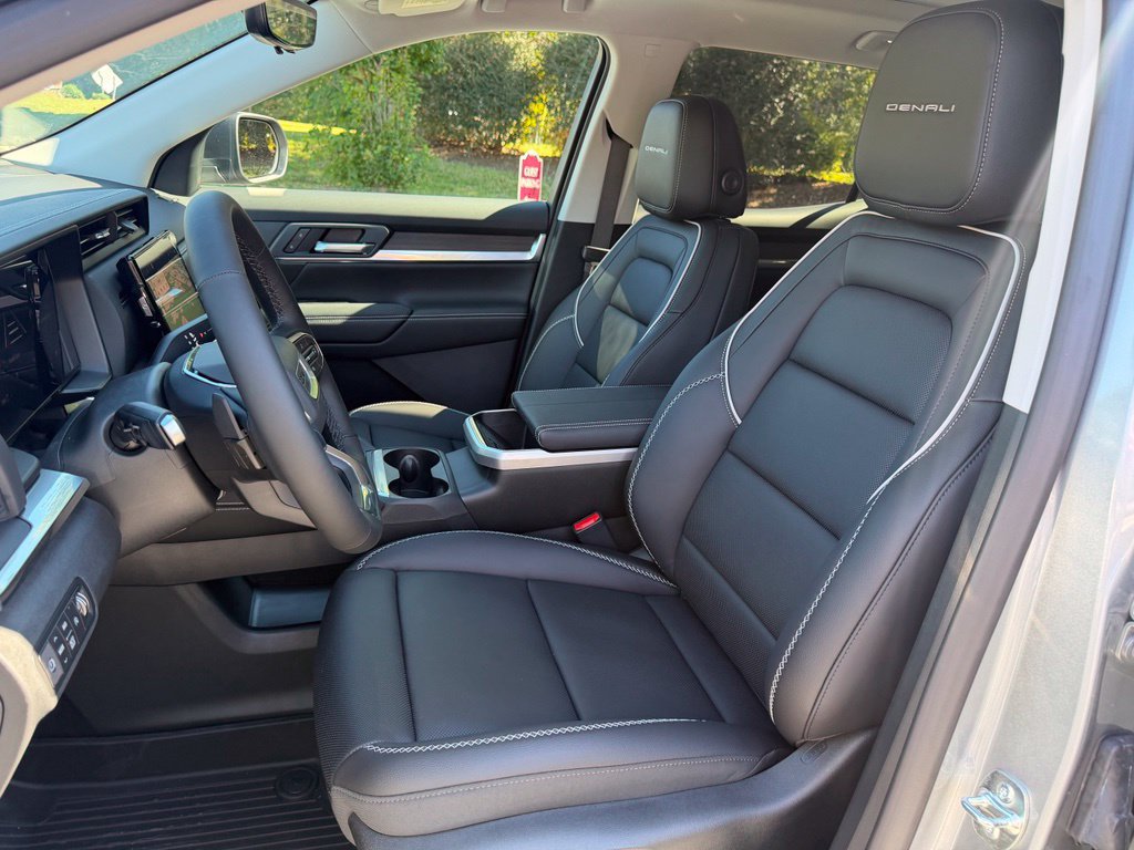New 2027 GMC Terrain Denali w/ LPO, Floor Liner Package AWD/4WD image 32