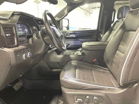Used 2025 GMC Sierra 2500 AT4X image 9