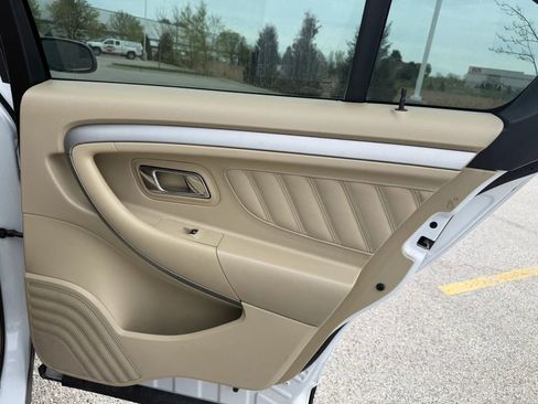 Used 2017 Ford Taurus SEL w/ Equipment Group 201A FWD image 17