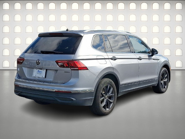 Used 2024 Volkswagen Tiguan SE AWD/4WD image 6