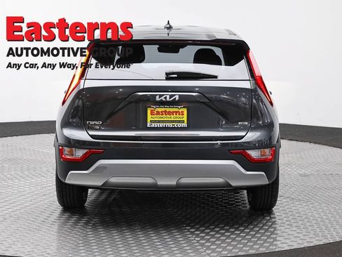 Used 2025 Kia Niro LX FWD image 6