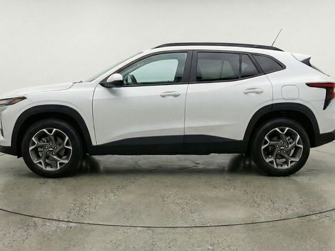 Used 2025 Chevrolet Trax LT w/ LT Convenience Package FWD image 5