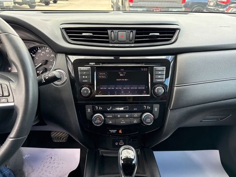 Used 2018 Nissan Rogue SV AWD/4WD image 7