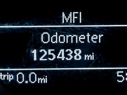 Used 2013 Volkswagen Beetle Turbo FWD image 24