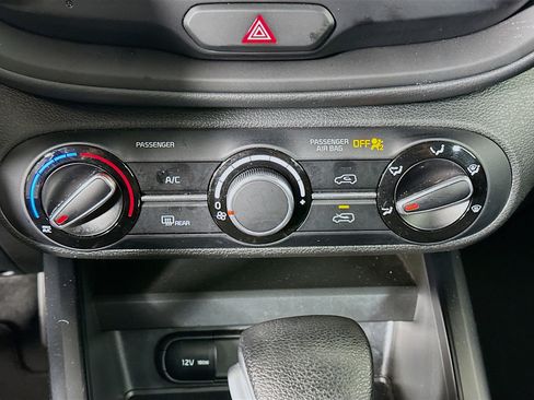 Used 2025 Kia Soul LX w/ LX Technology Package FWD image 23