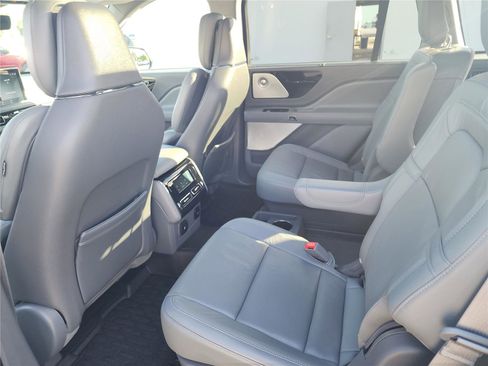 Used 2020 Lincoln Aviator Reserve w/ Equipment Group 202A image 18