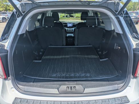 Used 2021 Ford Explorer XLT image 13