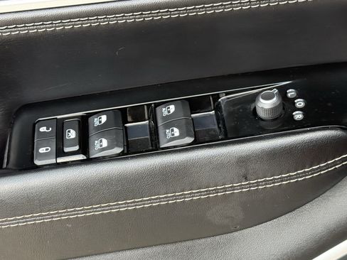 Used 2023 Jeep Wagoneer 4WD w/ Premium Group I image 26