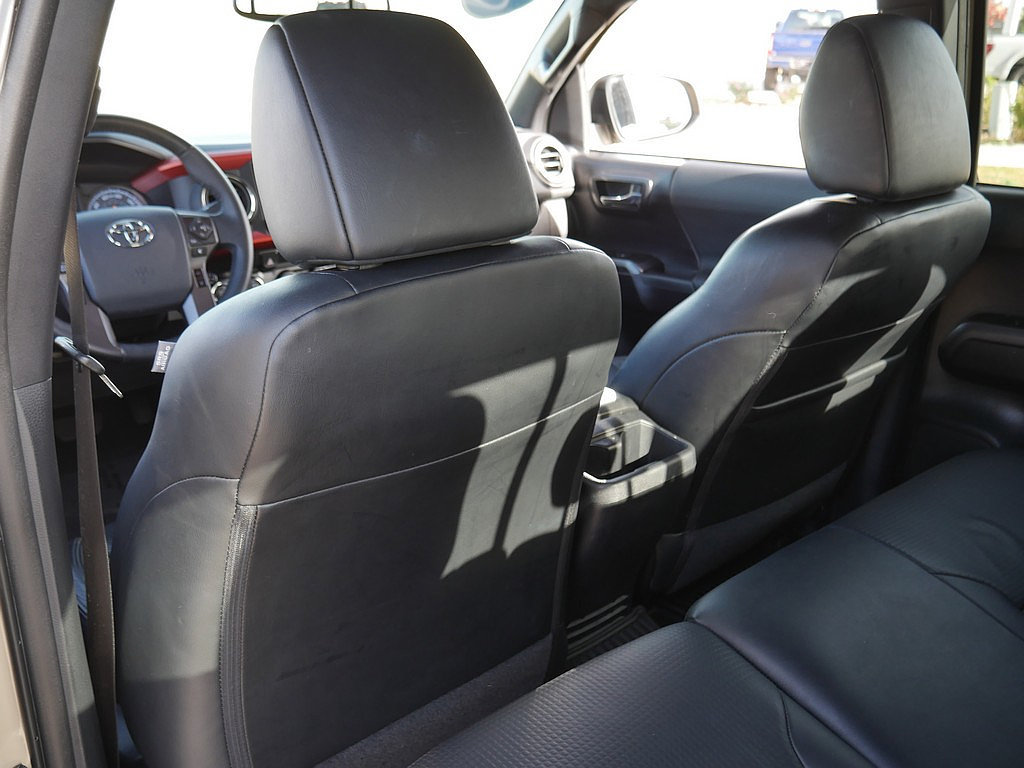 Used 2020 Toyota Tacoma TRD Off-Road w/ TRD Premium Off Road Package AWD/4WD image 15
