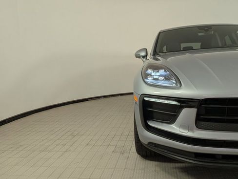 Certified 2025 Porsche Macan image 13