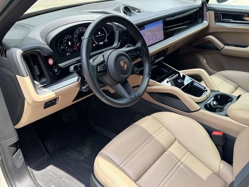 Certified 2025 Porsche Cayenne E-Hybrid AWD/4WD image 11