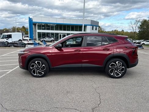 Certified 2024 Chevrolet Trax RS w/ Sunroof Package image 3
