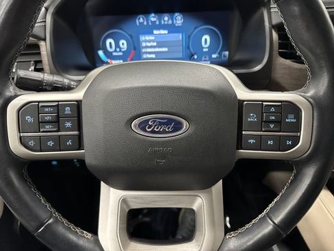Used 2022 Ford Expedition Max Limited image 19