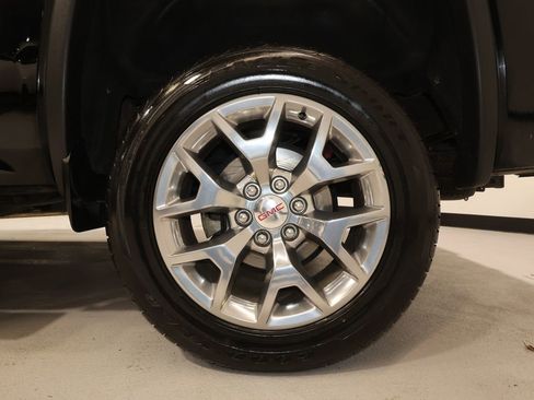 Used 2018 GMC Sierra 1500 SLT w/ SLT Premium Package image 32