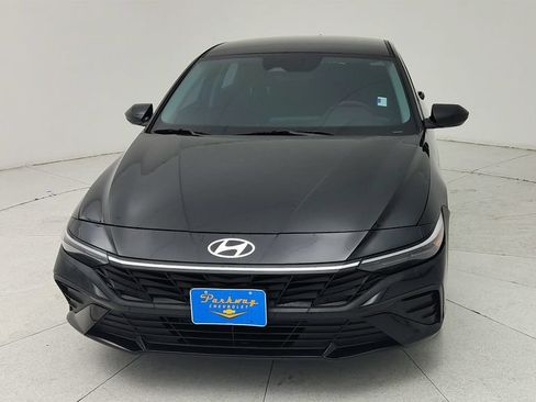 Used 2024 Hyundai Elantra SEL FWD image 2