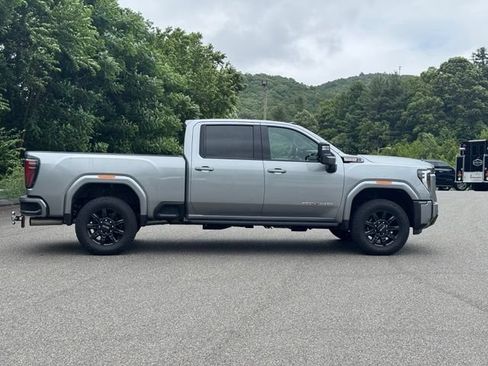 Used 2025 GMC Sierra 2500 AT4 w/ AT4 Premium Plus Package AWD/4WD image 8