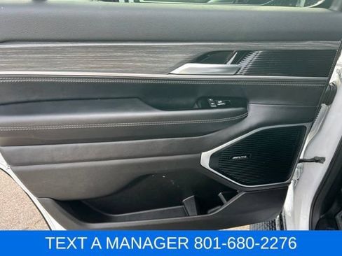 Used 2023 Jeep Wagoneer Series III w/ Preferred Equipment Group AWD/4WD image 35