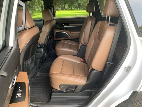 Used 2022 Kia Telluride SX w/ SX Prestige Package image 8