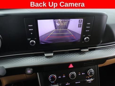Used 2022 Kia Carnival LX FWD image 22