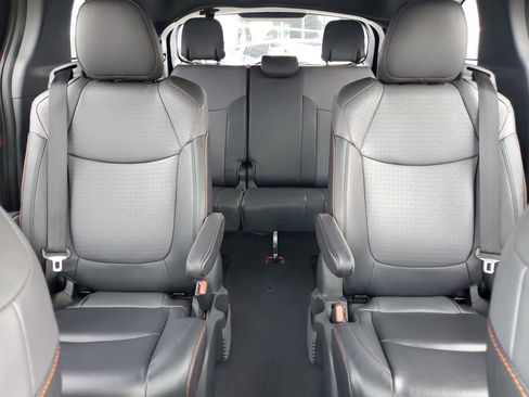 Used 2022 Toyota Sienna XSE image 18