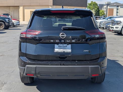 Used 2025 Nissan Rogue SV AWD/4WD image 5