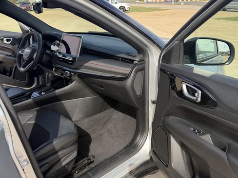 Used 2025 Jeep Compass Trailhawk AWD/4WD image 27