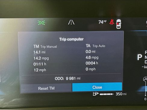 Used 2025 Volvo XC60 B5 Plus image 19