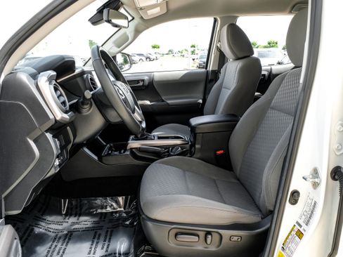 Used 2021 Toyota Tacoma SR5 RWD image 3