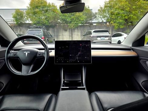 Used 2018 Tesla Model 3 Long Range RWD image 11