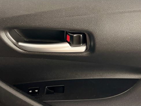 Used 2021 Toyota Corolla LE FWD image 30