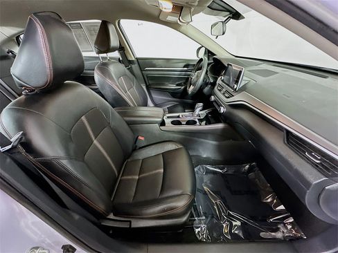 Used 2024 Nissan Altima 2.5 SR image 12