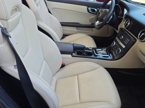 Used 2020 Mercedes-Benz SLC 300 image 24