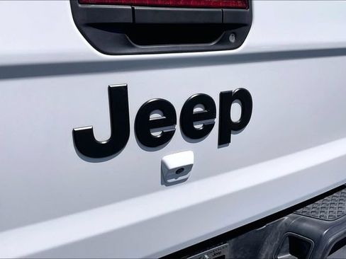 Used 2023 Jeep Gladiator Sport AWD/4WD image 33