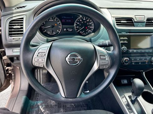 Used 2014 Nissan Altima 2.5 S w/ Sport Value Package FWD image 11