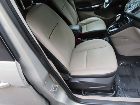 Used 2014 Ford Transit Connect XLT image 18