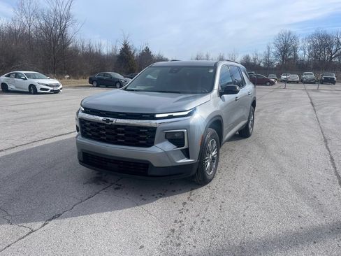 Used 2025 Chevrolet Traverse LT w/ LPO, Floor Liner Package AWD/4WD image 1