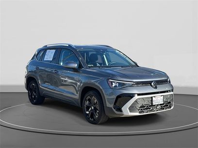 Certified 2025 Volkswagen Taos SE w/ Panoramic Sunroof Package