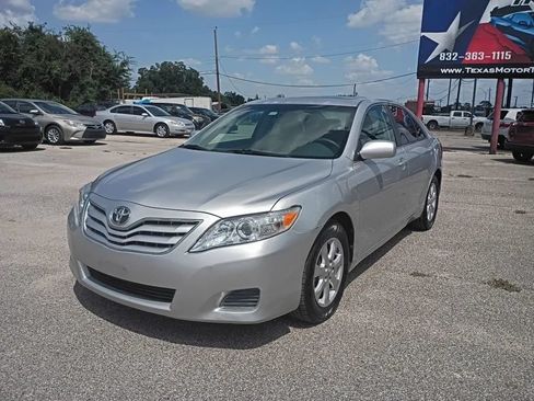 Used 2011 Toyota Camry LE w/ LE Extra-Value Pkg FWD image 1