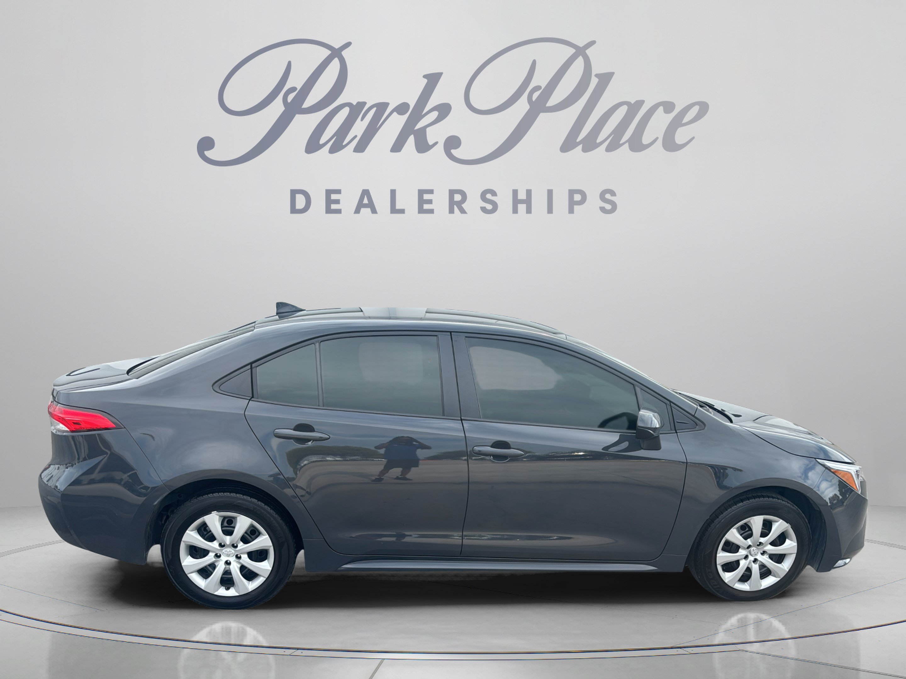 Used 2025 Toyota Corolla LE FWD image 7