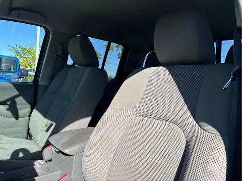 Used 2019 Nissan Frontier SV image 8