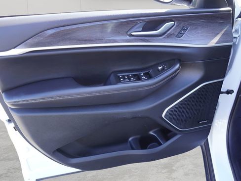 Used 2021 Jeep Grand Cherokee L Limited w/ Luxury Tech Group II image 15