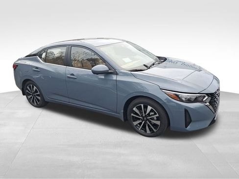 Used 2025 Nissan Sentra SV w/ SV Premium Package image 8