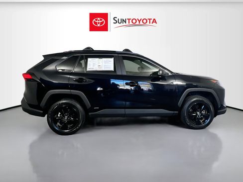 Used 2019 Toyota RAV4 LE image 2