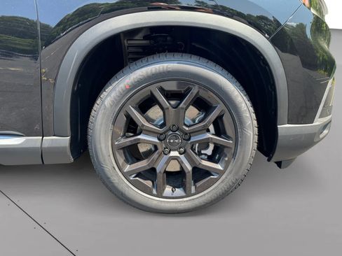 New 2025 Honda Pilot Touring image 19