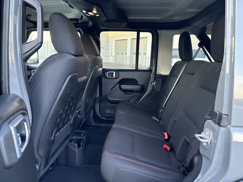 Used 2021 Jeep Wrangler Unlimited Rubicon w/ Xtreme Recon 35" Tire Package AWD/4WD image 34