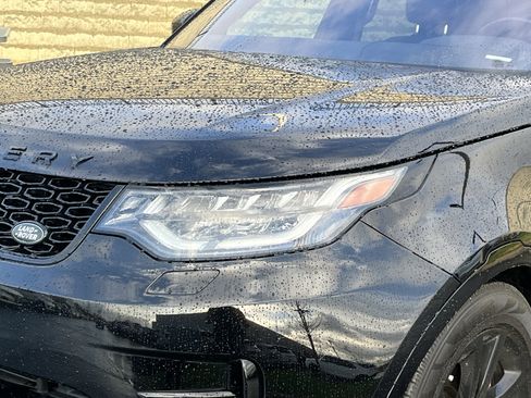 Used 2020 Land Rover Discovery Landmark image 12