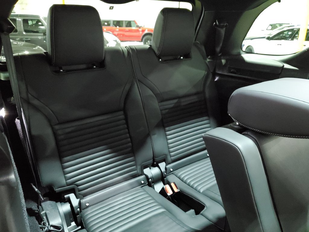 Used 2023 Land Rover Discovery S R-Dynamic AWD/4WD image 24