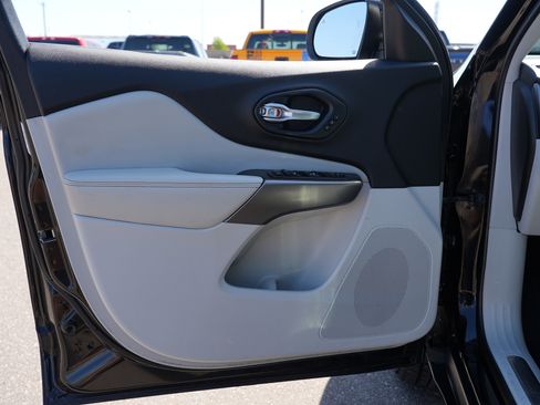 Used 2019 Jeep Cherokee Limited AWD/4WD image 14