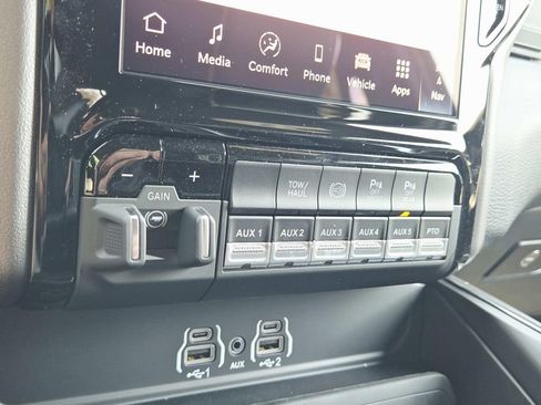 New 2026 RAM 4500 4x4 Crew Cab DRW w/ Laramie Trim Package image 25