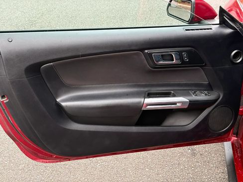 Used 2017 Ford Mustang GT RWD image 9